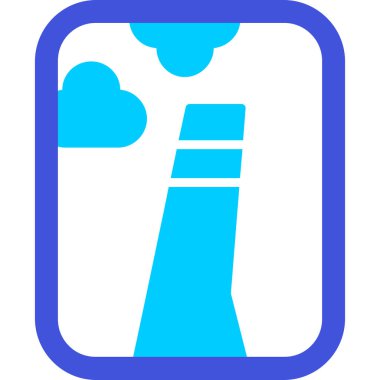 Mavi duman yayan uzun fabrika bacası