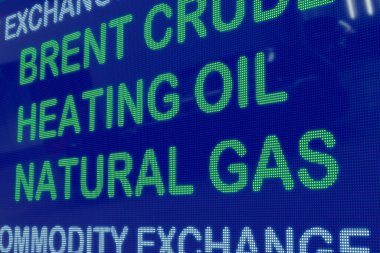 Enerji bildirimi. Yükselen Brent ham petrol, ısıtma ve doğalgaz. Fiyatı, değişimleri ve enerji mallarının pozitif yüzdeleriyle dijital ekran. İş, enerji krizi ve ticaret. 3B illüstrasyon