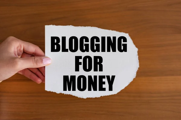 Blogging Money Woman Hand Holds Piece Paper Note Blogging Money — Stock Photo, Image