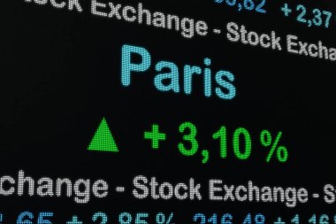 Paris borsası yükseliyor. Bir ticaret ekranında pozitif borsa verileri. Yeşil yüzde işareti ve kalp bilgisi. Borsa ve iş konsepti. 3B illüstrasyon