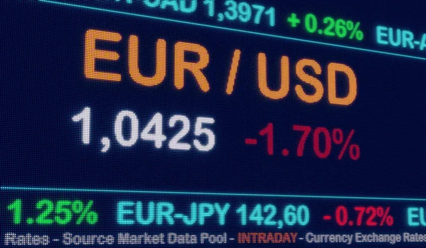 Eur Usd Kurs Wymiany Ekran Obrotu Walutą Euro Spada Przeciwko — Zdjęcie stockowe