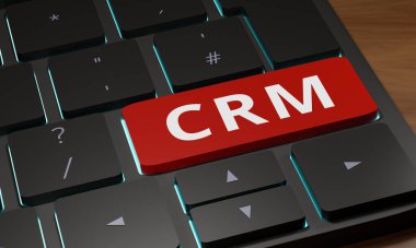 CRM (Müşteri İlişkileri Yönetimi) - Bilgisayar klavyesi. Mavi tuşlu beyaz bilgisayar klavyesi ve CRM sözcüğü. konsept. 3B illüstrasyon