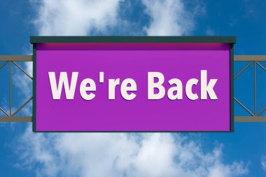 Geri döndük, yol tabelası. Mavi gökyüzü ve bulutlu bir otoyol. Mesaj, biz geldik. Mesaj, duyuru ve perakende konsepti. 3B illüstrasyon