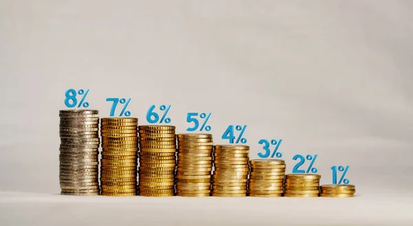 Yığınla Yüzdelik Tabela Euro Sikkeleri Olan Para Birikmiş Bir Iki — Stok fotoğraf