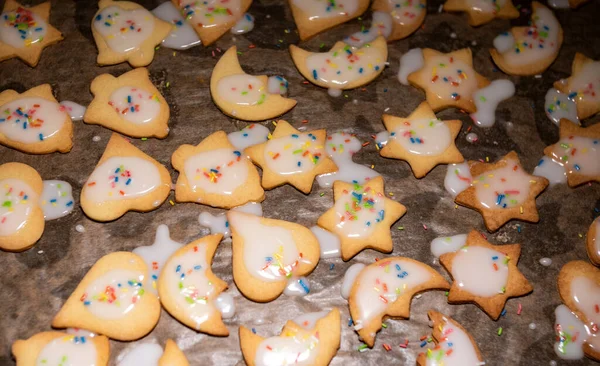 Biscuits Noël Soutenus Décorés Avec Glaçure Sucre Crumbles Colorés Soutenir — Photo