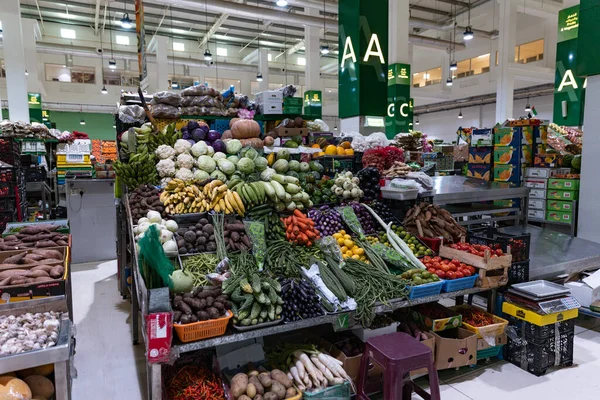 stock image United Arab Emirates, Dubai, waterfront market, April 2023: Retailer offer fruits and vegetable on the market. Melons, tomatoes, onions, paprika, ginger, oranges, pumpkin, bananas, beans, pepper, citrus and so on .