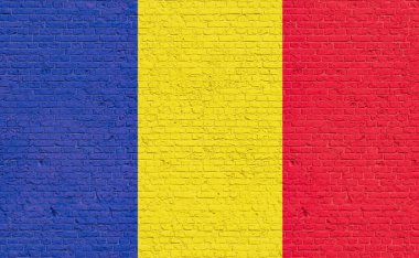 Tuğla duvara Romanya bayrağı renkleriyle boyanmış. Ulusal renkler, ülke, bayrak, hükümet, Rumen kültürü ve siyaseti.