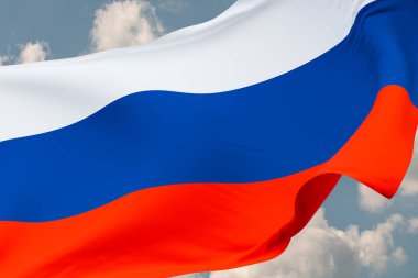 Rusya 'nın bayrağını dalgalandırın. Arka planda bulutlar olan mavi gökyüzü. Seyahat, turizm, seyahat, ülke, tur, tatil, tatil, varış, tatil. 3B illüstrasyon