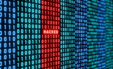 Bilgisayar hacklenmiş uyarı işareti, kırmızı sinyali olan ikili kod, siber suç. 