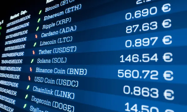 Kripto para birimi yatırımı, Bitcoin, Ethereum, Ripple ve daha fazlası için fiyat bilgileri içeren bir pano. Engelleme teknolojisi, iş, yatırım, ticaret. 3B illüstrasyon