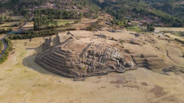 Aerail Drone Nedstigning Över Ancient Rodadero Rock Vid Sacsayhuaman Cusco — Stockvideo