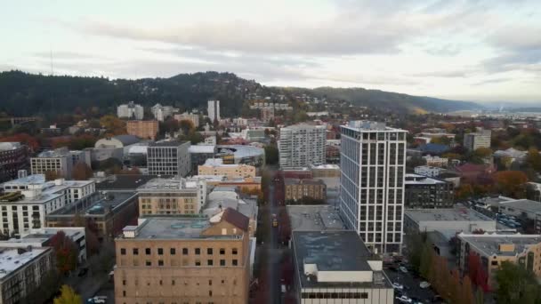 Portland Oregon Daki Hava Aracı Silueti Binalar Görünür Tepe Bulutlar — Stok video