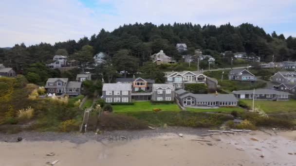 Aerial Drone Tracking Right Motion Residential Beach Area Cannon Beach — Stock video