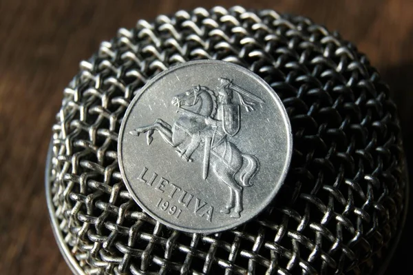 Λιθουανικό Νόμισμα Αλουμινίου Ένα Δαιμονοποιημένο Νόμισμα — Φωτογραφία Αρχείου