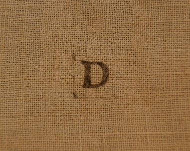 D harfi keten kumaş üzerine damga harfleri..