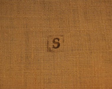 Keten kumaş üzerine S harfi damga harfleri..