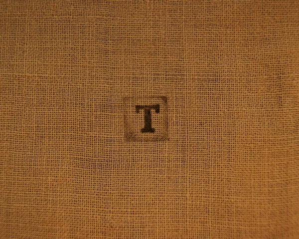 T harfi keten kumaş üzerine damga harfleri..