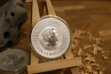Kapsülde saf gümüş hatıra parası. 1 dolar 1952-2022 Avustralya. 