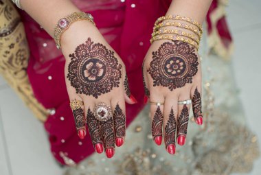 Eller veya eller için popüler Mehndi tasarımlar Mehandi Hint gelenekleri ile boyalı