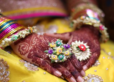 Eller veya eller için popüler Mehndi tasarımlar Mehandi Hint gelenekleri ile boyalı
