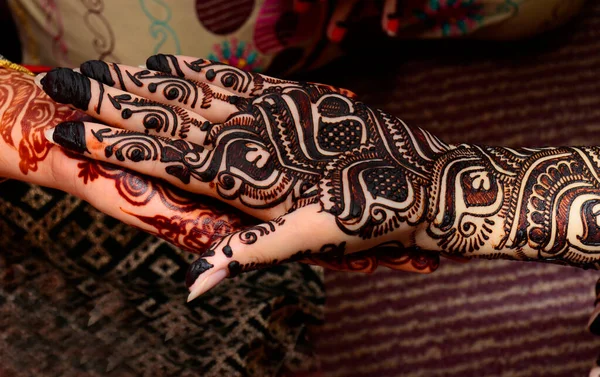 Henna Tattoo Female Bride Hands — Stock Photo, Image