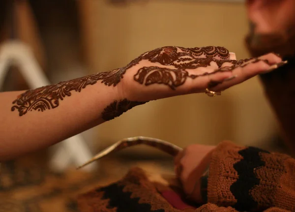 Henna Tetování Ženské Nevěstě Ruku — Stock fotografie