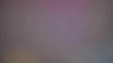 Kışın kar yağarken arka plan bulanıklaşır. Muhteşem bir mevsim..