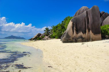 La Digue Adası, Seyşeller 'deki dünyaca ünlü Anse Source D' Argent plajının muhteşem kumları