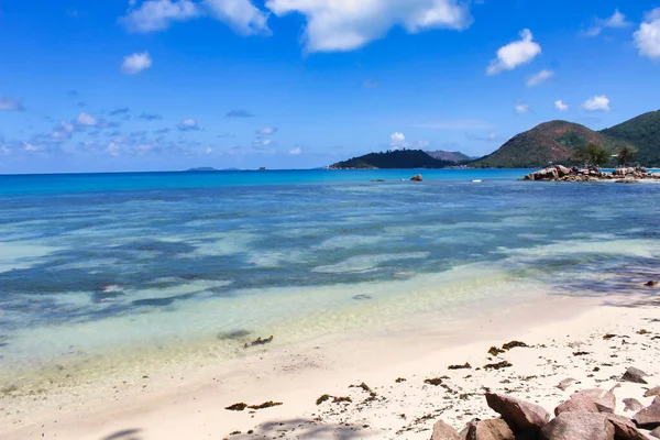 Skaliste Wybrzeże Podkreśla Błękitne Wody Wyspie Praslin Pobliżu Plaży Anse — Zdjęcie stockowe