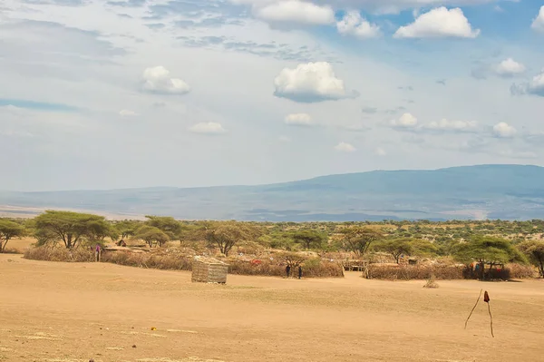 Pueblo Maasai Cerca Del Parque Nacional Del Serengeti Tanzania — Foto de Stock