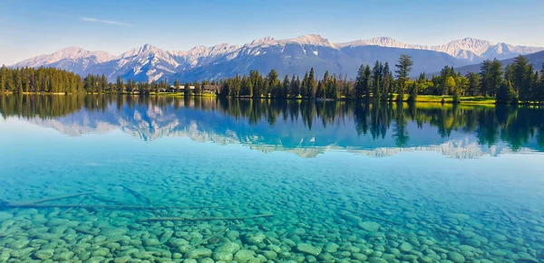 Eaux Bleues Transparentes Verglacées Lac Beauvert Près Jasper Dans Les — Photo