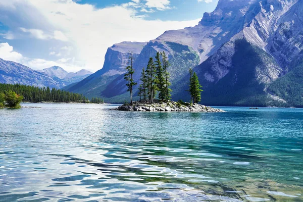 Vista Panorâmica Lago Minnewanka Perto Banff Canadá Rockies — Fotografia de Stock