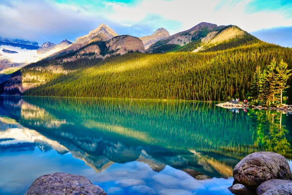 Imagem Mundialmente Famosa Icônica Perfeita Lake Louise Está Enquadrada Início — Fotografia de Stock