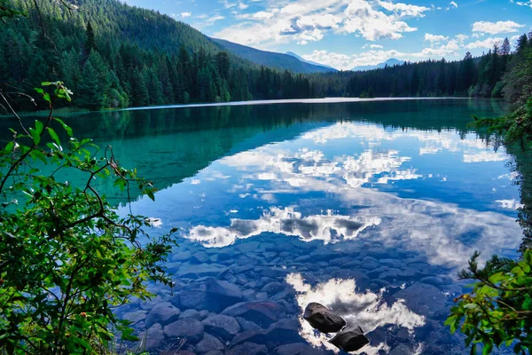 Reflexionen Von Wolken Glas Wie Das Wasser Der Seen Der — Stockfoto