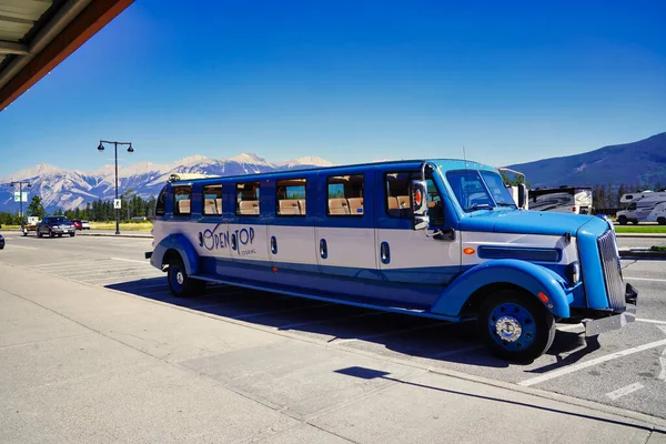 stock image A vintage tour limousine in the town of Jasper  Alberta in the Canada rockies