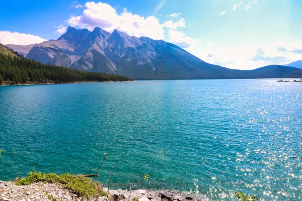 Vista Panorâmica Lago Minnewanka Perto Banff Canadá Rockies — Fotografia de Stock