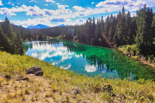Land Water Sky Találkozik Ebben Lenyűgöző Táj Valley Five Lakes — Stock Fotó