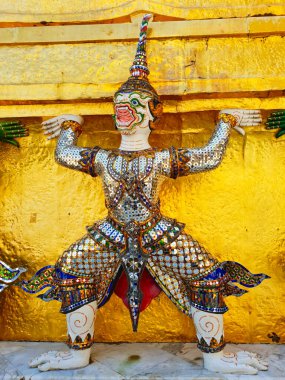 Wat Phra Kaew 'deki maymun muhafız heykeli ya da Tayland' ın tarihi şehir merkezi Bangkok 'taki Zümrüt Buda Tapınağı