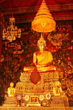 Wat Pho 'nun içindeki Buda' nın asıl altın tanrısı Phra Buddha Theva Patimakorn Ubosot 'un içinde ya da Tayland' ın Bangkok şehrindeki ana tapınakta.