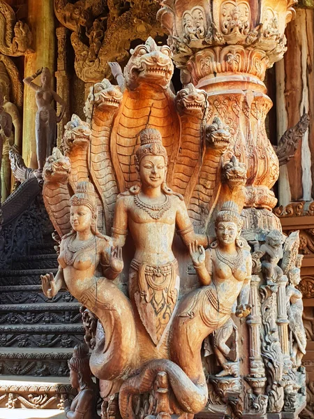 Vishnu Sur Sesha Naga Sculpture Sur Bois Sanctuaire Vérité Pattaya — Photo