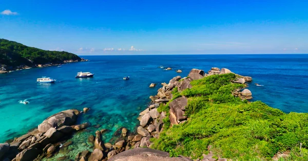 Naturskön Havsutsikt Med Glittrande Azurvatten Från Toppen Segelklippan Similan Islands — Stockfoto