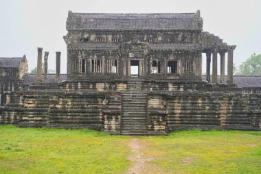 Siem Reap, Kamboçya, Asya 'daki Angkor Wat Tapınağı' nın doğu giriş kapısı.