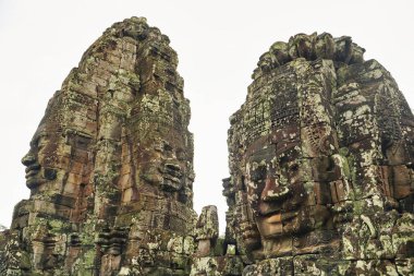 Bayon Tapınağı - Jayavarman VII tarafından Budist tapınağı olarak inşa edilen Khmer Mimarisinin başyapıtı, Siem Reap, Kamboçya, Asya 'da 200' den fazla gülümseyen ve dingin görünümlü Buda yüzlü