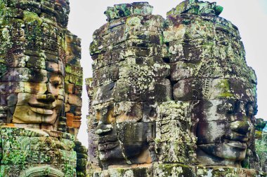 Bayon Tapınağı - Jayavarman VII tarafından Budist tapınağı olarak inşa edilen Khmer Mimarisinin başyapıtı, Siem Reap, Kamboçya, Asya 'da 200' den fazla gülümseyen ve dingin görünümlü Buda yüzlü