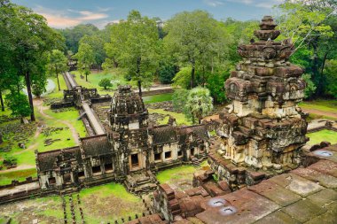 Baphuon Tapınağı - 11. yüzyılda Suryavarman I tarafından inşa edilen Shiva tapınağı, Siem Reap, Kamboçya, Asya 'da klasik Khmer tapınağı tarzında inşa edildi.