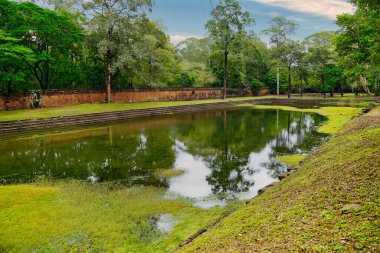 Baphuon Tapınağı - 11. yüzyılda Suryavarman I tarafından inşa edilen Shiva tapınağı, Siem Reap, Kamboçya, Asya 'da klasik Khmer tapınağı tarzında inşa edildi.