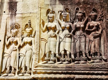 Apsara - Tanrıların saraylarında ilahi perileri ve ilahi dansçıları tasvir eden, Angkor Wat 'ta taşa oyulmuş Siem Reap, Kamboçya, Asya