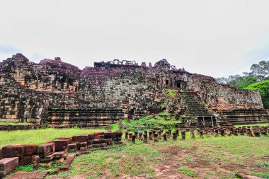 Baphuon Tapınağı - 11. yüzyılda Suryavarman I tarafından inşa edilen Shiva tapınağı, Siem Reap, Kamboçya, Asya 'da klasik Khmer tapınağı tarzında inşa edildi.