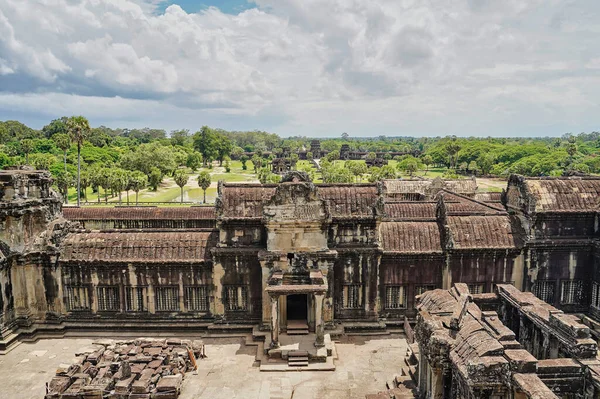 Siem Reap, Kamboçya, Asya 'daki Angkor Wat Tapınağı kompleksinin iç avlusu.