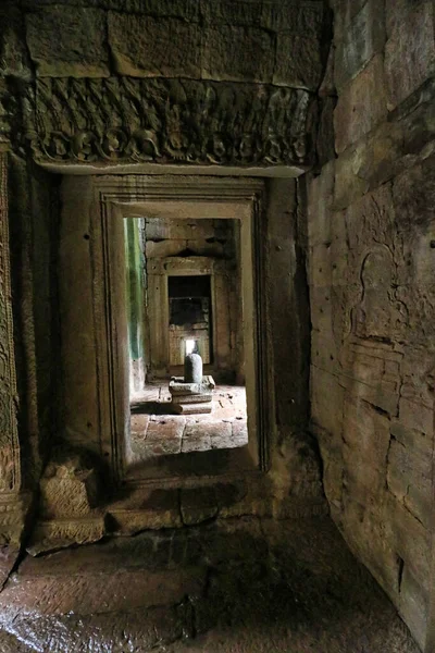 Shiva Lingam - Siem Reap, Kamboçya, Asya 'daki Bayon Tapınağı' nda Tanrı Shiva 'yı tasvir eden taş heykel